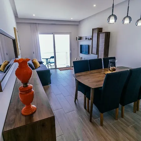 Apartment Seafront No 10 *