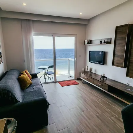 Seafront No 10 Apartment *
