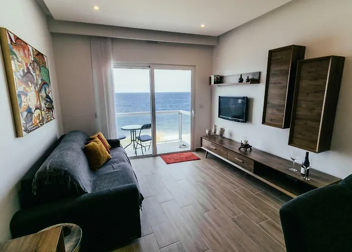 Seafront No 10 Apartment *